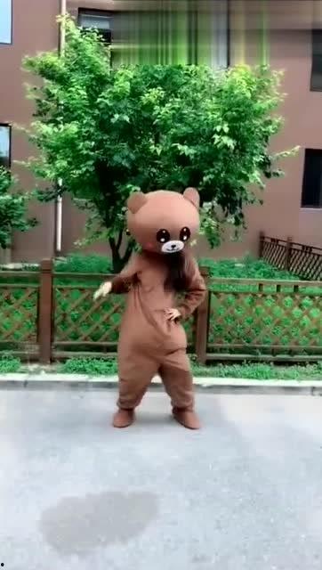 网红熊跳隔壁泰山,跨界合作引发网友热议